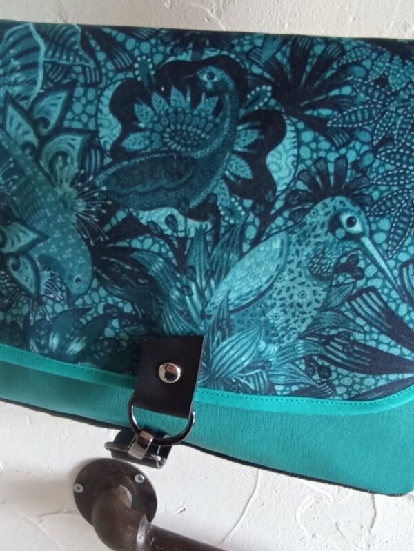 Sac Verne en simili cuir noir et en velours bleu – Image 2