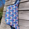 Banane matelassé fleurs style vintage bleu, violet – Image 5