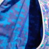 Banane matelassé fleurs style vintage bleu, violet – Image 6