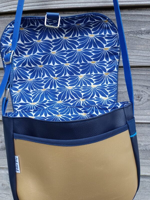 Sac fix en simili cuir marine et coton enduit fleurs bleues – Image 7