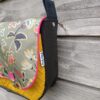 Sac bandoulière Fallentin en simili cuir noir et coton enduit floral kaki – Image 3