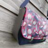 Sac bandoulière Fallentin en simili cuir gris et coton enduit fleurs roses – Image 5