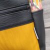 Sac Verne en simili cuir noir et coton enduit moutarde géométrique – Image 9