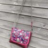 Sac bandoulière Petit Sullivan en simili cuir bordeaux et coton enduit rose – Image 2