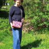 Sac bandoulière Petit Sullivan en simili cuir moutarde et coton enduit geométrique – Image 10