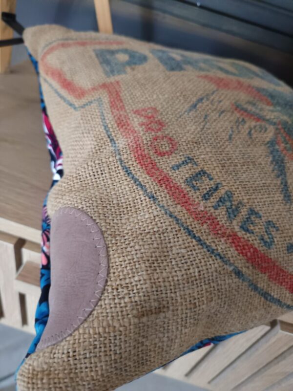 Coussin Jejeeh en toile de jute vintage et en velours fantaisie – Image 4