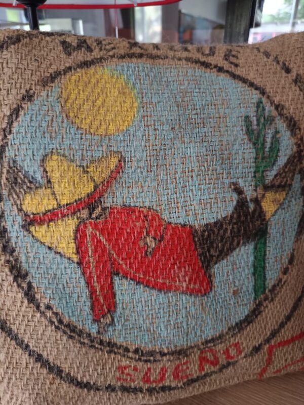 Coussin Jejeeh en toile de jute et en velours rouge – Image 2